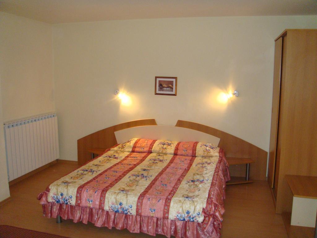 Balneohotel Lyulyatsi Vrabcite Szoba fotó